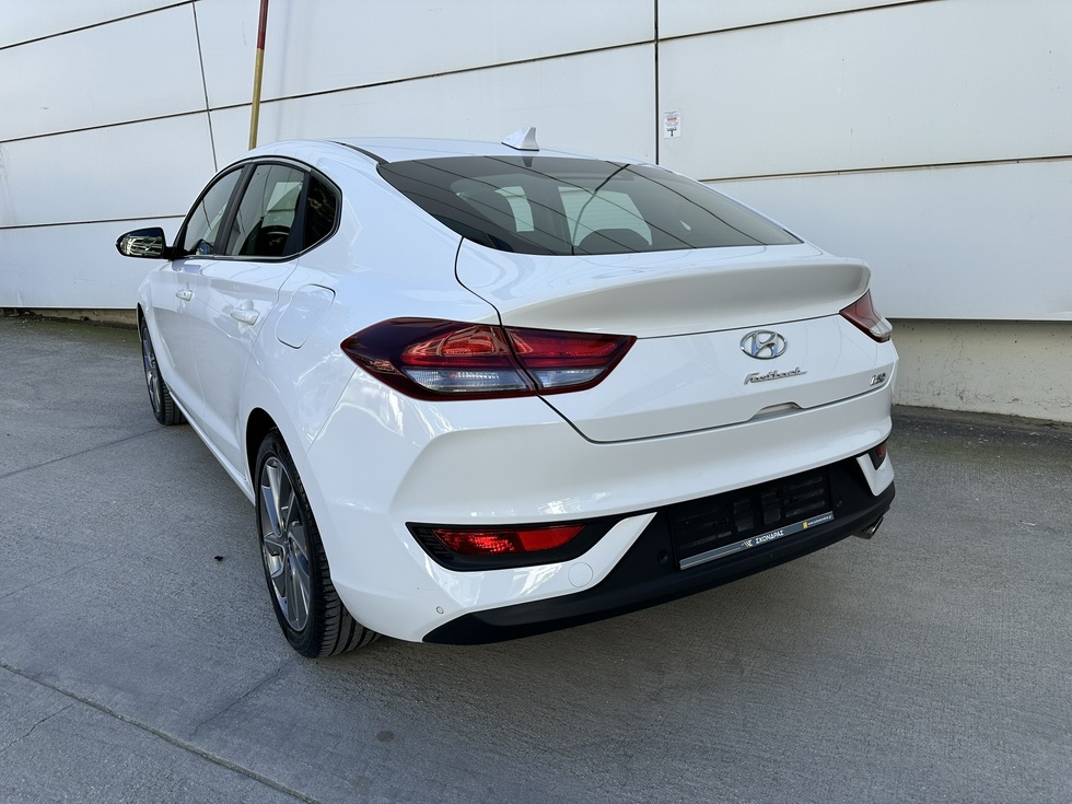 Hyundai i30 FASTBACK ΕΛΛΗΝΙΚΗΣ ΑΝΤΙΠΡΟΣΩΠΕΙΑΣ