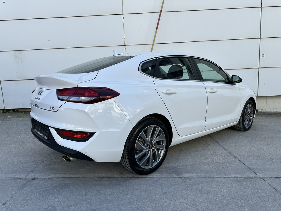 Hyundai i30 FASTBACK ΕΛΛΗΝΙΚΗΣ ΑΝΤΙΠΡΟΣΩΠΕΙΑΣ