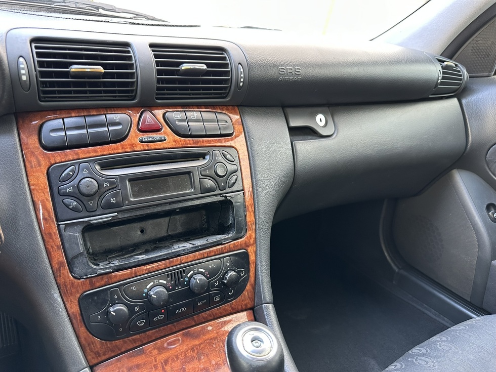 Mercedes-Benz C 180 ΕΛΛΗΝΙΚΗΣ ΑΝΤΙΠΡΟΣΩΠΕΙΑΣ