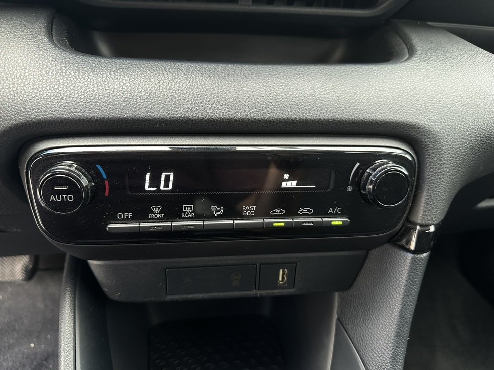 Toyota Yaris Hybrid ΑΥΤΟΜΑΤΟ ΕΛΛΗΝΙΚΗΣ ΑΝΤΙΠΡΟΣΩΠΕΙΑΣ