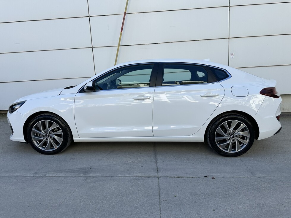 Hyundai i30 FASTBACK ΕΛΛΗΝΙΚΗΣ ΑΝΤΙΠΡΟΣΩΠΕΙΑΣ