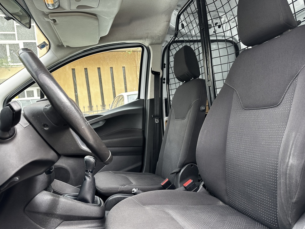 Ford Transit Courier ΕΛΛΗΝΙΚΗΣ ΑΝΤΙΠΡΟΣΩΠΕΙΑΣ