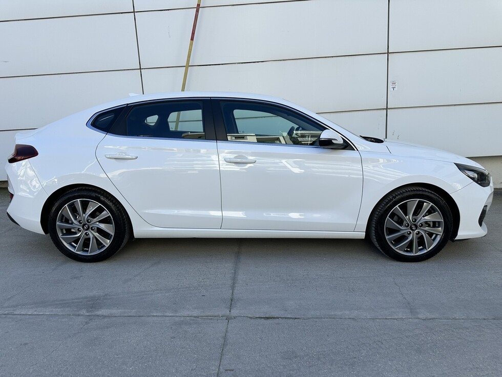 Hyundai i30 FASTBACK ΕΛΛΗΝΙΚΗΣ ΑΝΤΙΠΡΟΣΩΠΕΙΑΣ